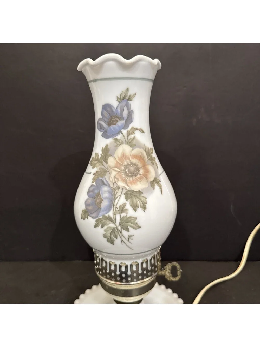 Vtg Hand Painted Milk Glass Electric Hurricane Hobnail Table Bedside Lamp 12.5”H